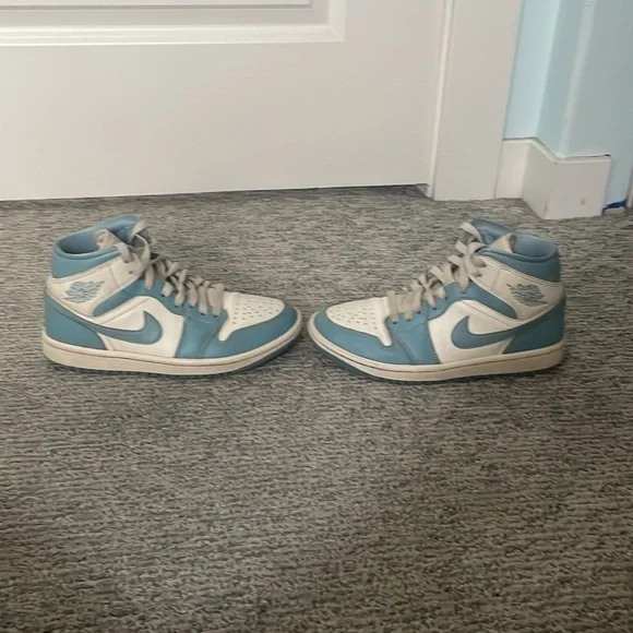 Light blue Nike Jordan 1s - Picture 3 of 5